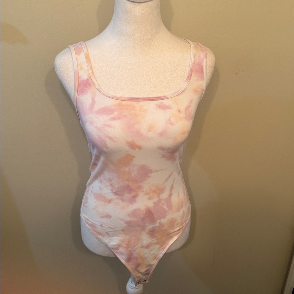 Abercrombie and Fitch Soft A&F White 90s Tie-Dye Seamless Tank Bodysuit Medium